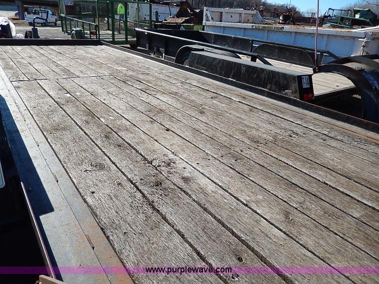 image for item H1283 2003 Towmaster T14DP trailer