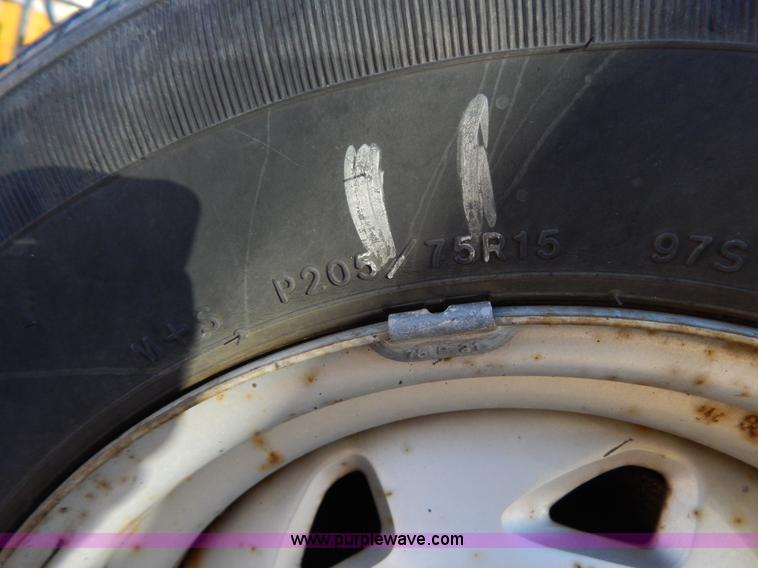 image for item H3803 1998 Chevrolet S10 pickup truck