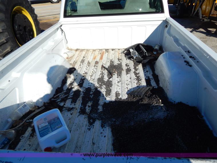 image for item H3803 1998 Chevrolet S10 pickup truck