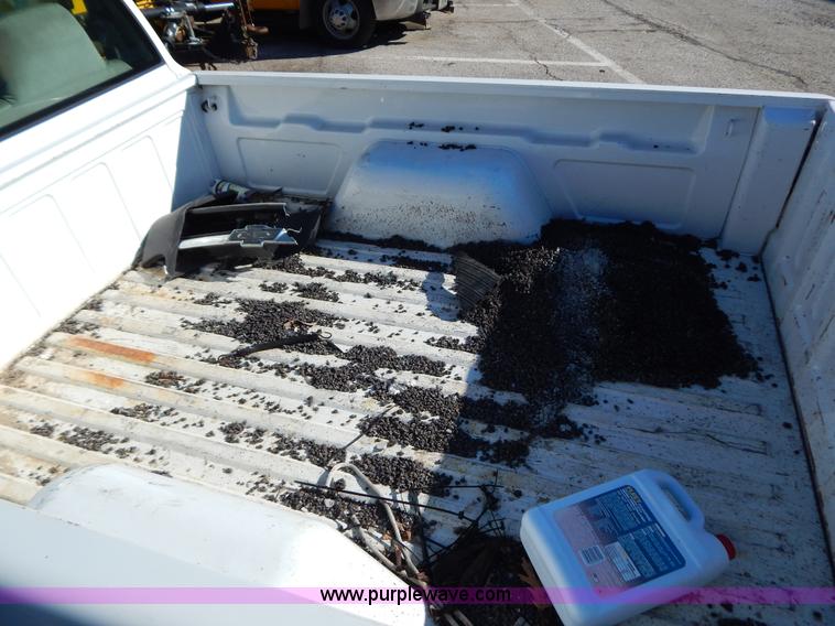 image for item H3803 1998 Chevrolet S10 pickup truck