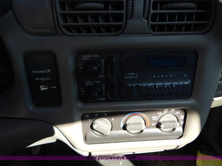 image for item H3803 1998 Chevrolet S10 pickup truck