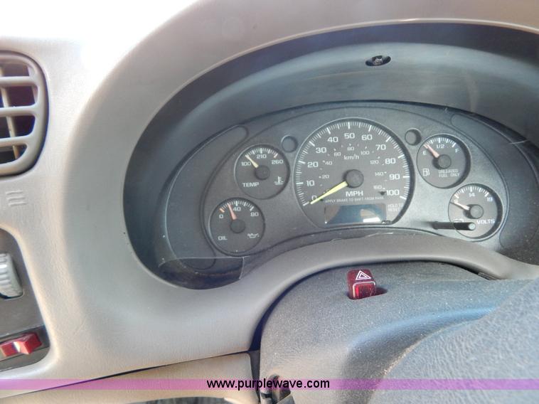 image for item H3803 1998 Chevrolet S10 pickup truck