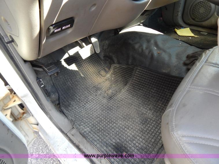 image for item H3803 1998 Chevrolet S10 pickup truck