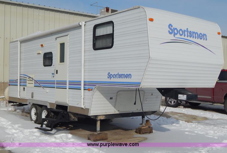 image for item H3814 1999 Sportsmen fifth wheel camper