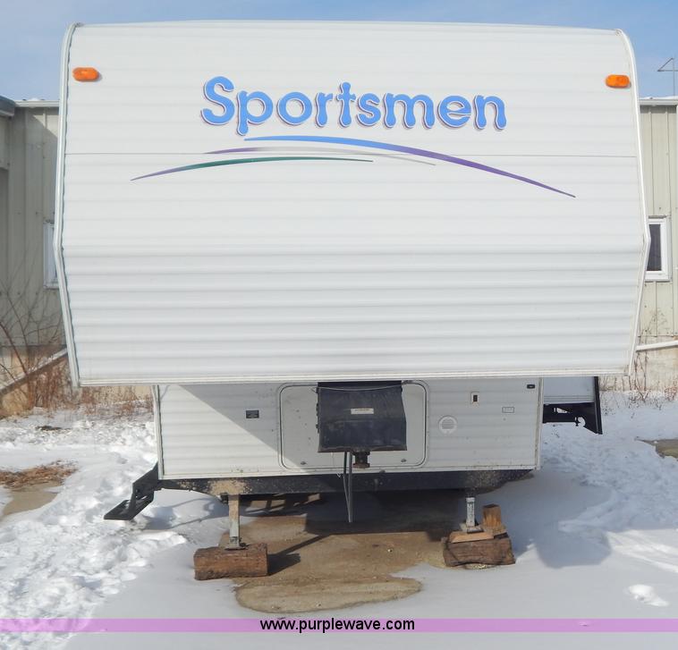 image for item H3814 1999 Sportsmen fifth wheel camper