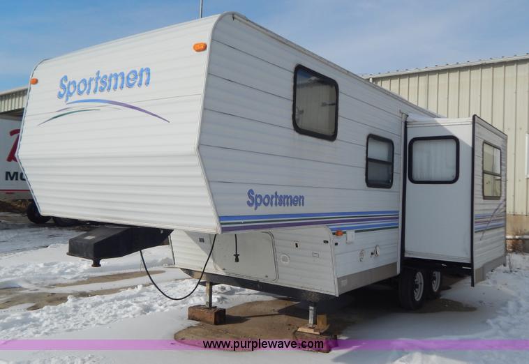 image for item H3814 1999 Sportsmen fifth wheel camper