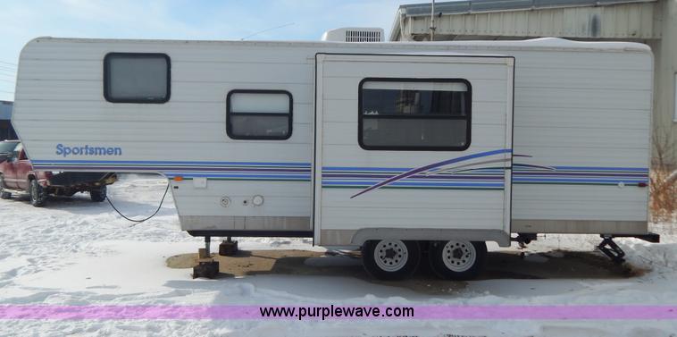 image for item H3814 1999 Sportsmen fifth wheel camper