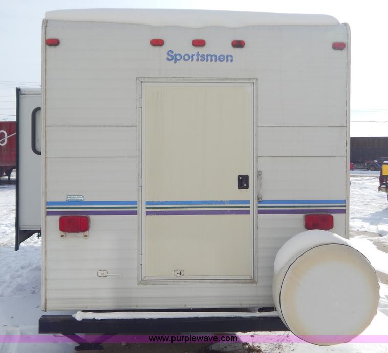 image for item H3814 1999 Sportsmen fifth wheel camper