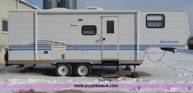 image for item H3814 1999 Sportsmen fifth wheel camper