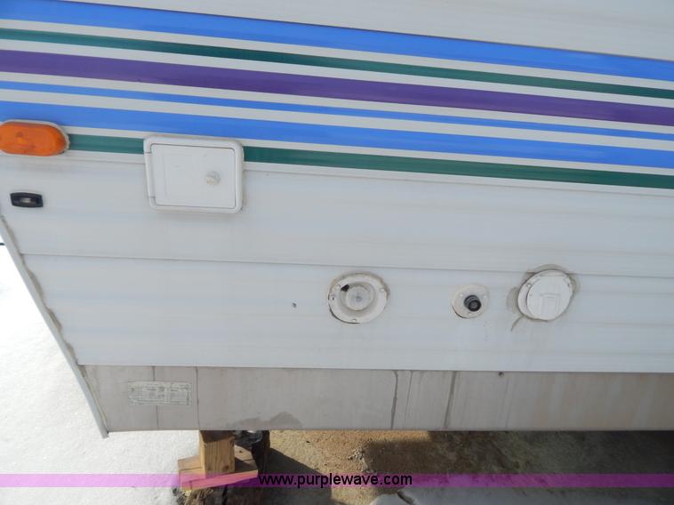 image for item H3814 1999 Sportsmen fifth wheel camper