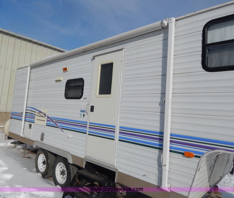 image for item H3814 1999 Sportsmen fifth wheel camper