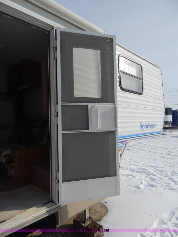 image for item H3814 1999 Sportsmen fifth wheel camper