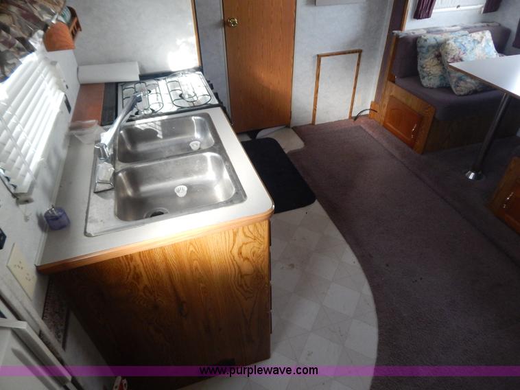 image for item H3814 1999 Sportsmen fifth wheel camper