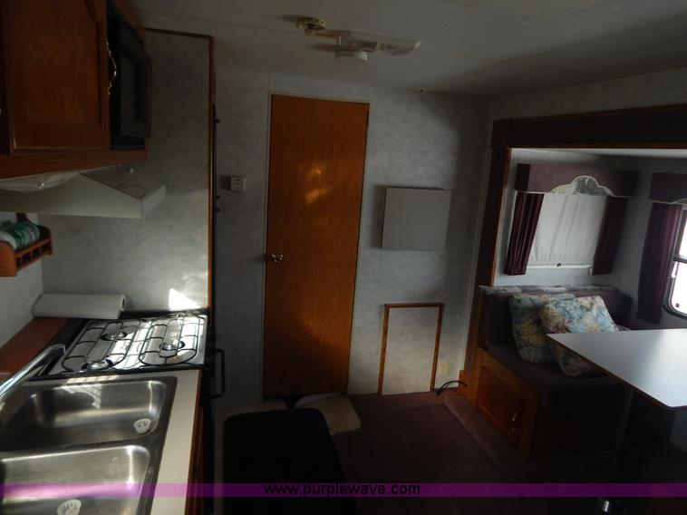 image for item H3814 1999 Sportsmen fifth wheel camper