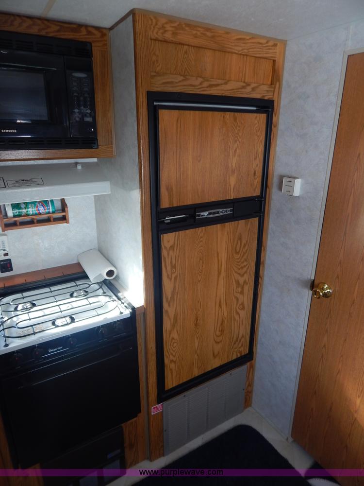 image for item H3814 1999 Sportsmen fifth wheel camper