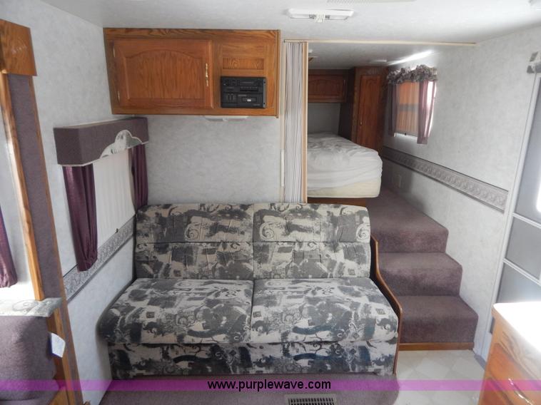 image for item H3814 1999 Sportsmen fifth wheel camper