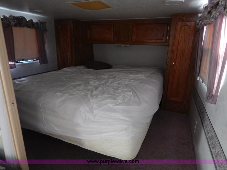 image for item H3814 1999 Sportsmen fifth wheel camper