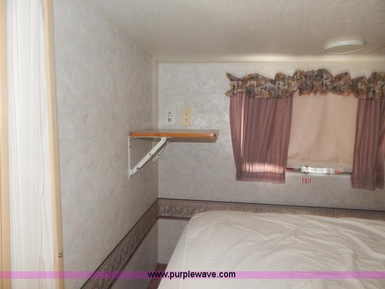 image for item H3814 1999 Sportsmen fifth wheel camper