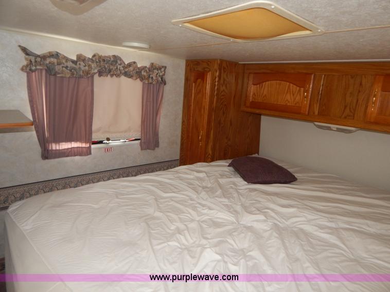 image for item H3814 1999 Sportsmen fifth wheel camper