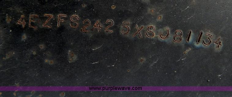 image for item H3814 1999 Sportsmen fifth wheel camper