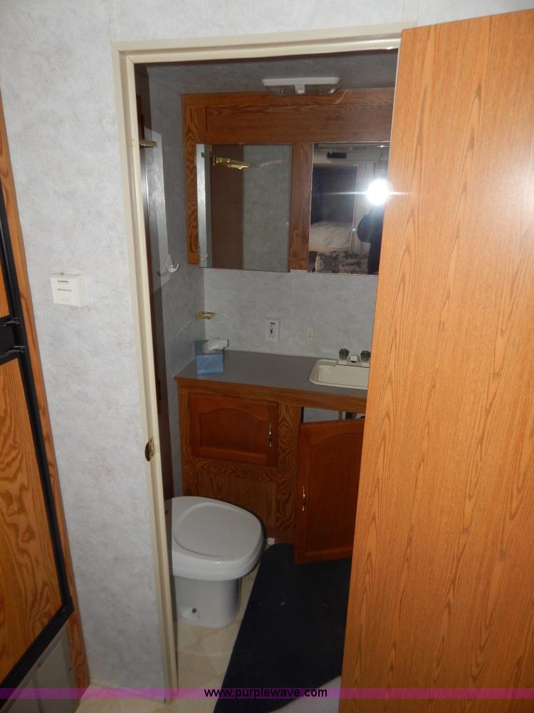 image for item H3814 1999 Sportsmen fifth wheel camper