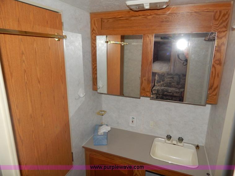 image for item H3814 1999 Sportsmen fifth wheel camper