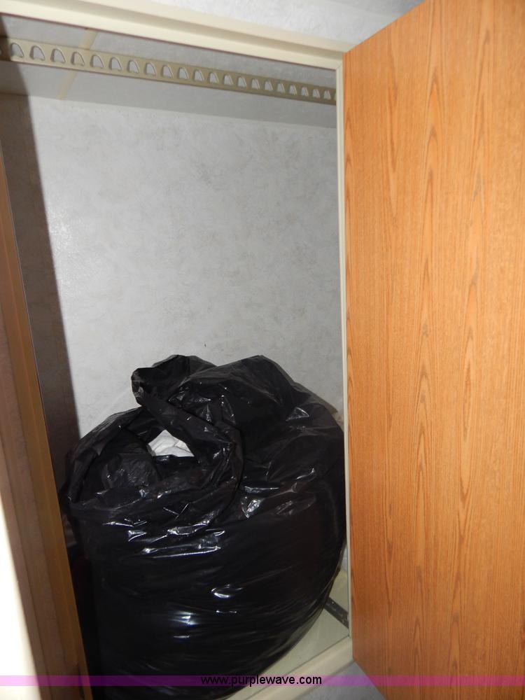 image for item H3814 1999 Sportsmen fifth wheel camper