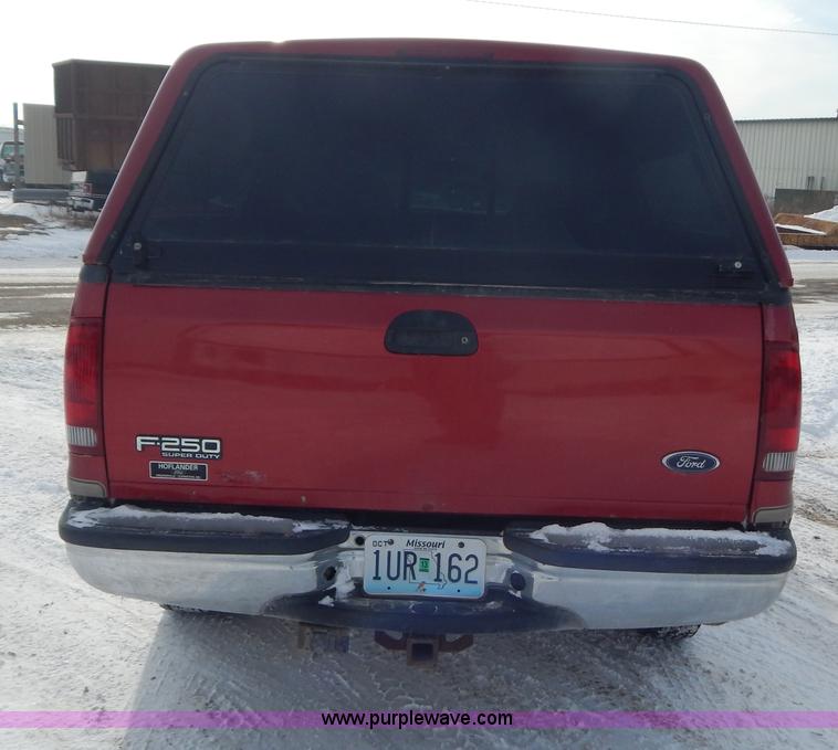 image for item H3817 2002 Ford F250 Super Duty pickup truck