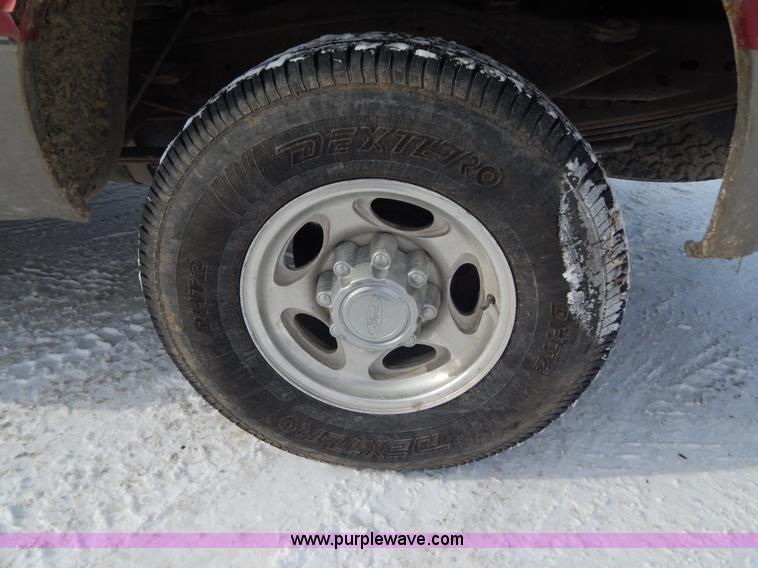 image for item H3817 2002 Ford F250 Super Duty pickup truck