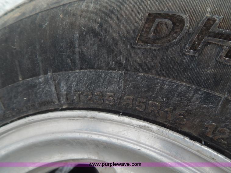 image for item H3817 2002 Ford F250 Super Duty pickup truck