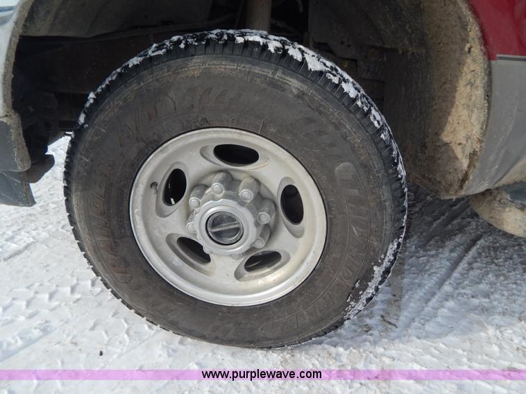 image for item H3817 2002 Ford F250 Super Duty pickup truck