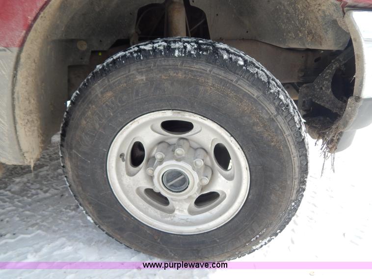 image for item H3817 2002 Ford F250 Super Duty pickup truck