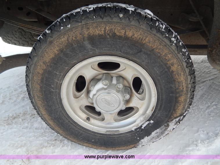 image for item H3817 2002 Ford F250 Super Duty pickup truck