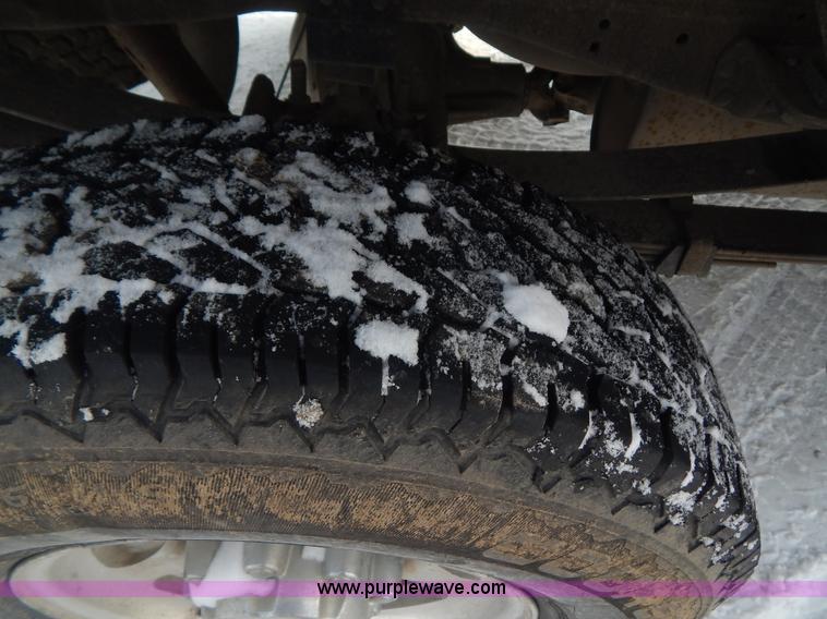 image for item H3817 2002 Ford F250 Super Duty pickup truck