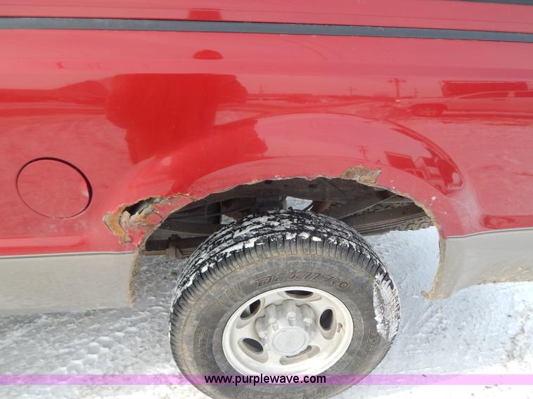 image for item H3817 2002 Ford F250 Super Duty pickup truck