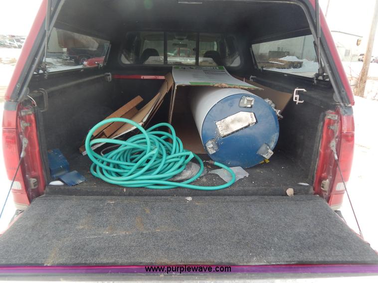 image for item H3817 2002 Ford F250 Super Duty pickup truck