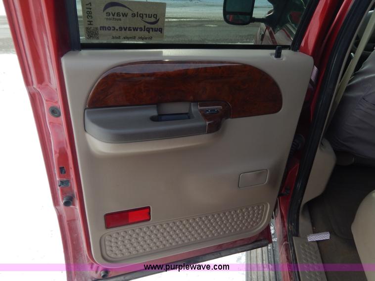 image for item H3817 2002 Ford F250 Super Duty pickup truck