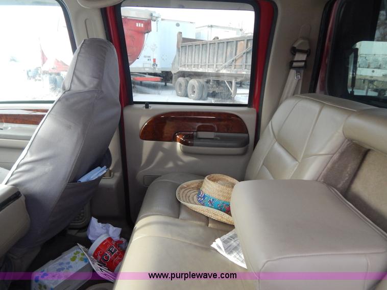 image for item H3817 2002 Ford F250 Super Duty pickup truck