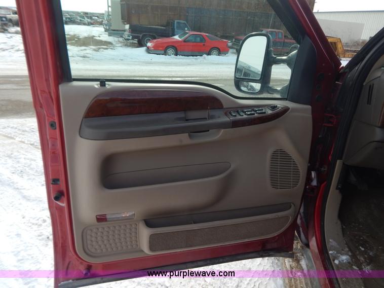 image for item H3817 2002 Ford F250 Super Duty pickup truck