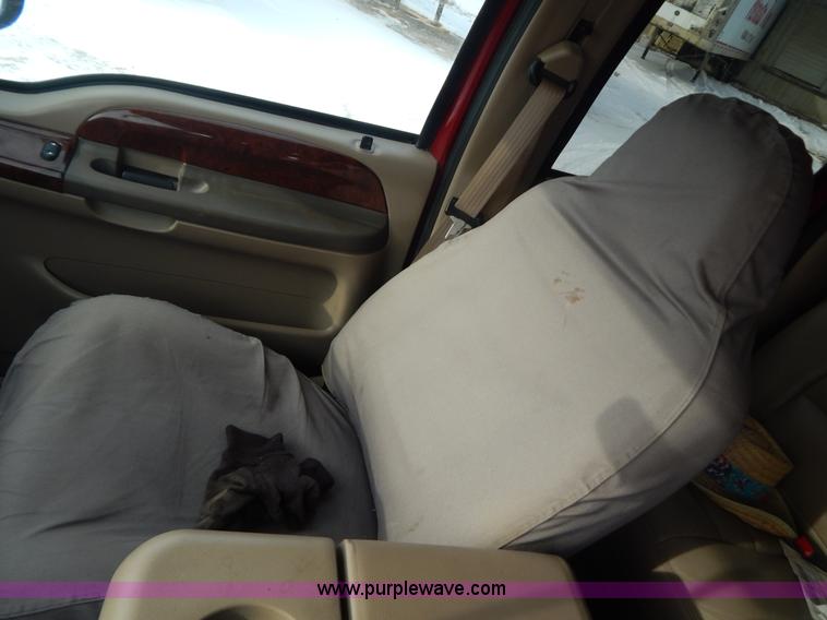 image for item H3817 2002 Ford F250 Super Duty pickup truck