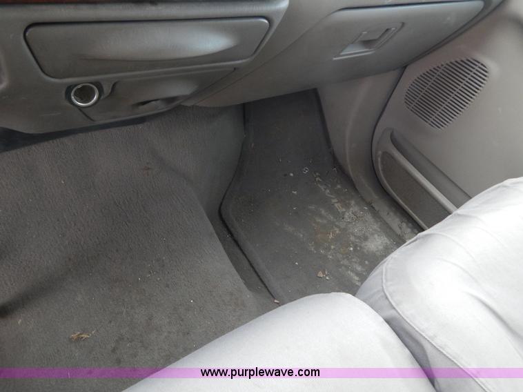 image for item H3817 2002 Ford F250 Super Duty pickup truck