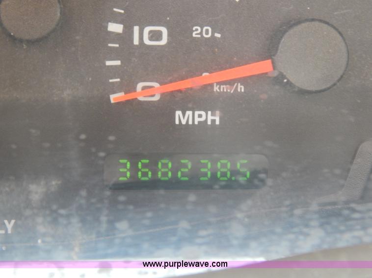 image for item H3817 2002 Ford F250 Super Duty pickup truck