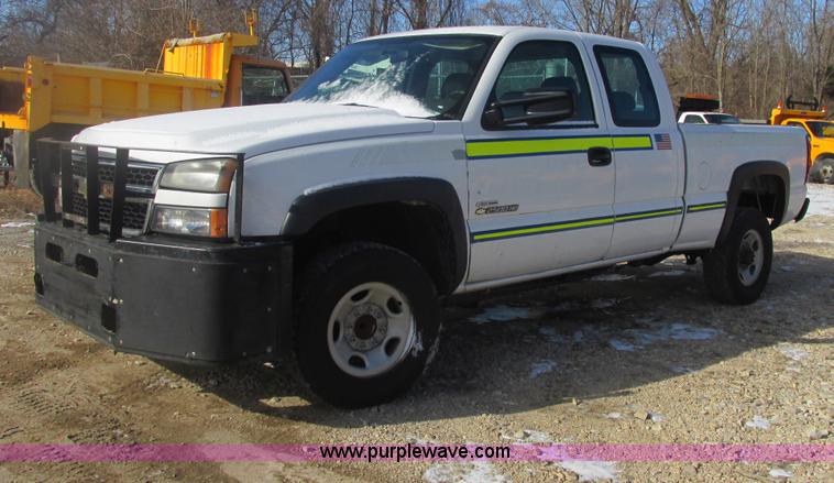 image for item H7745 2006 Chevrolet Silverado 2500HD Ext. Cab pickup truck