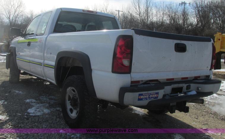 image for item H7745 2006 Chevrolet Silverado 2500HD Ext. Cab pickup truck