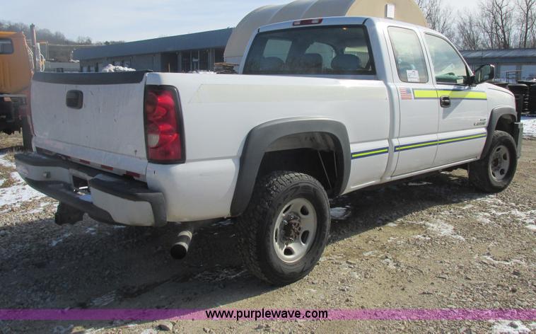 image for item H7745 2006 Chevrolet Silverado 2500HD Ext. Cab pickup truck