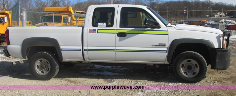 image for item H7745 2006 Chevrolet Silverado 2500HD Ext. Cab pickup truck