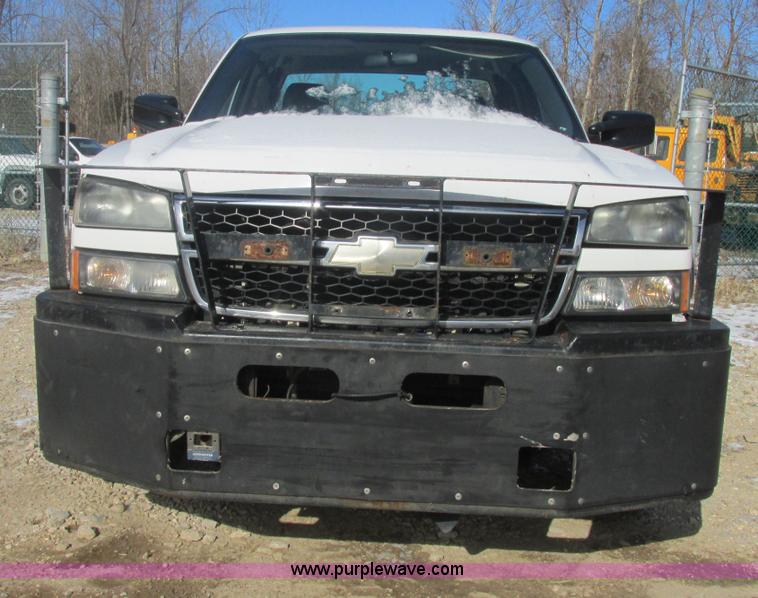 image for item H7745 2006 Chevrolet Silverado 2500HD Ext. Cab pickup truck