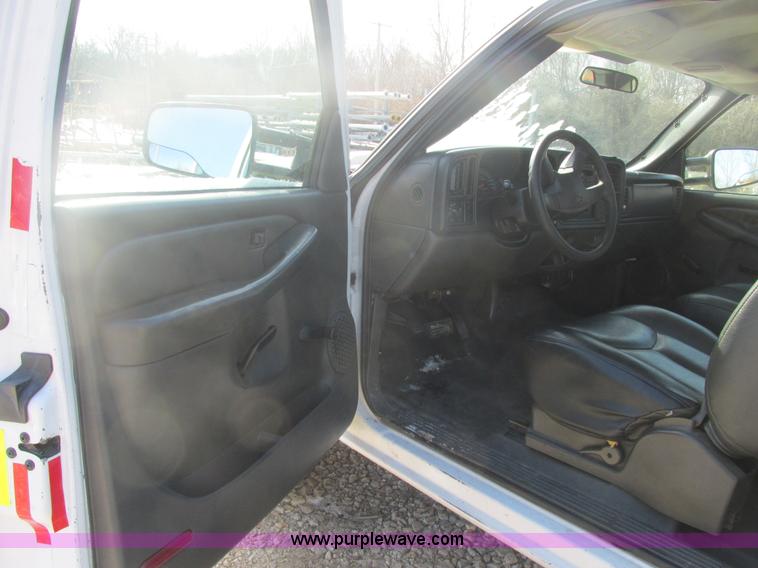 image for item H7745 2006 Chevrolet Silverado 2500HD Ext. Cab pickup truck