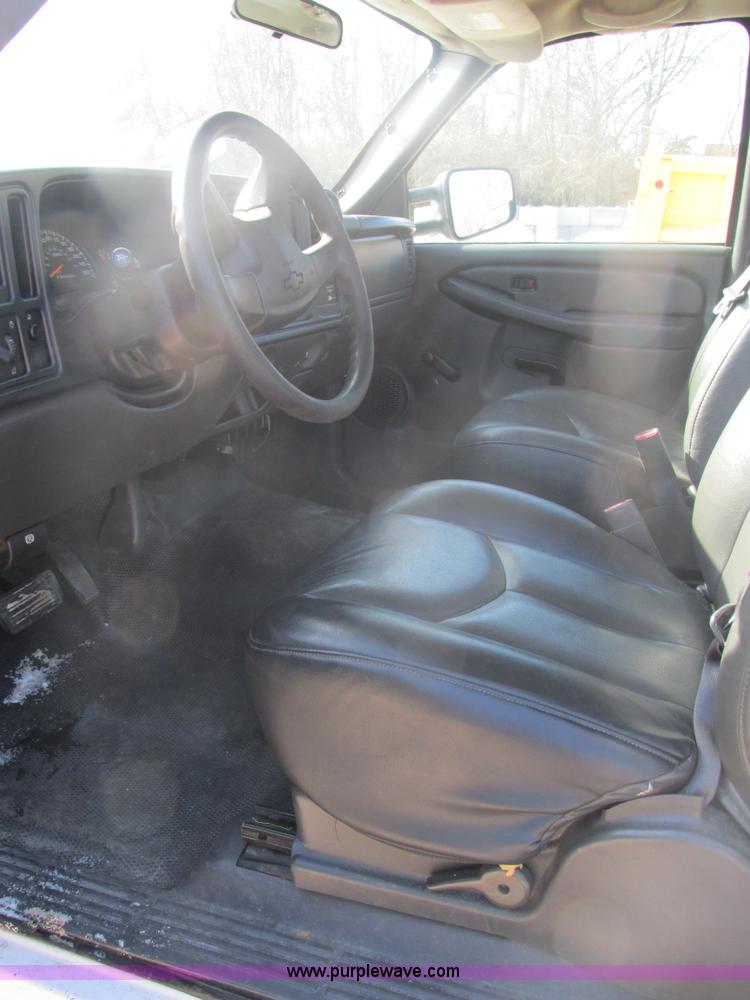 image for item H7745 2006 Chevrolet Silverado 2500HD Ext. Cab pickup truck