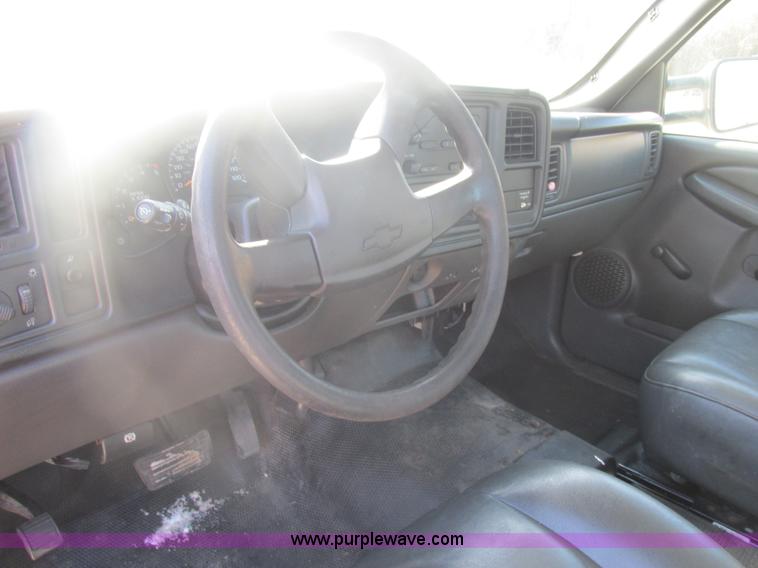 image for item H7745 2006 Chevrolet Silverado 2500HD Ext. Cab pickup truck